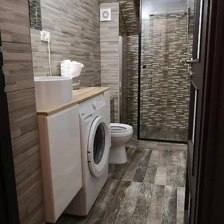 Snug - Private Parking Near Downtown Apartment *