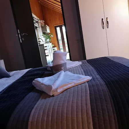 Apartment Snug - Private Parking Near Downtown Brasov