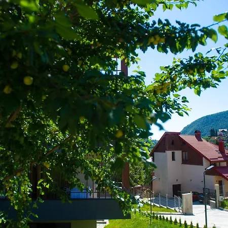 Апартаменты Snug - Private Parking Near Downtown Брашов