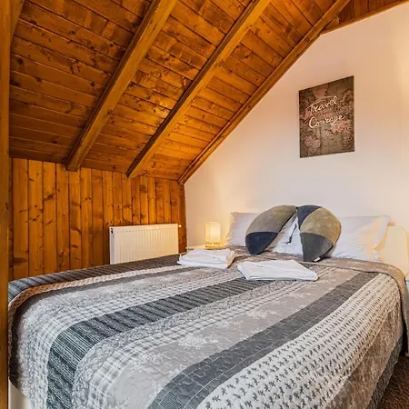 Snug - Private Parking Near Downtown Apartman Brassó