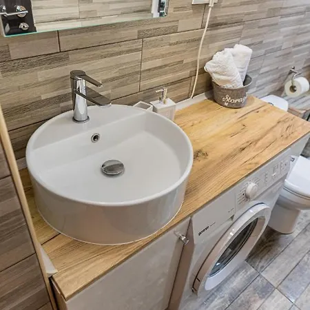 Apartment Snug - Private Parking Near Downtown Brasov