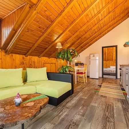 Snug - Private Parking Near Downtown Brasov