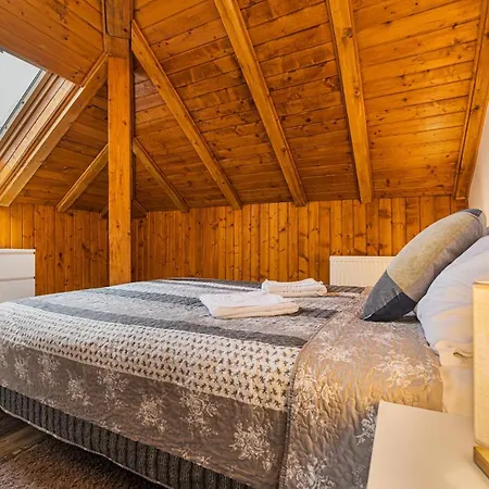 Snug - Private Parking Near Downtown Apartman *