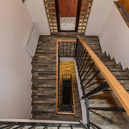 Snug - Private Parking Near Downtown Apartment Brasov