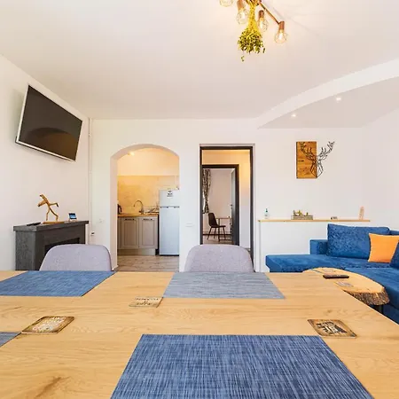 Snug - Private Parking Near Downtown * Brasov