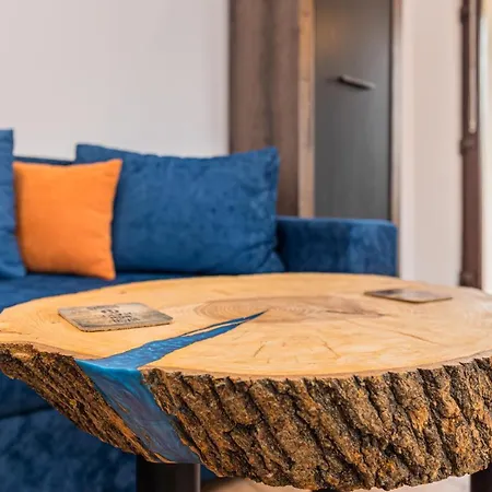 Апартаменты Snug - Private Parking Near Downtown Брашов