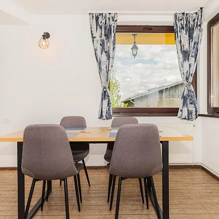 Apartment Snug - Private Parking Near Downtown