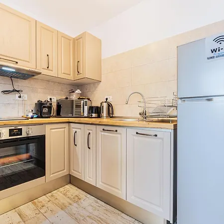 Snug - Private Parking Near Downtown * Braşov