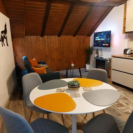 Snug - Private Parking Near Downtown