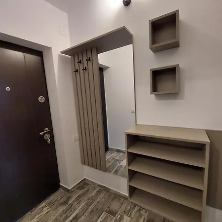 Snug - Private Parking Near Downtown Apartment Brasov
