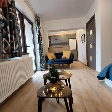 Snug - Private Parking Near Downtown Apartment