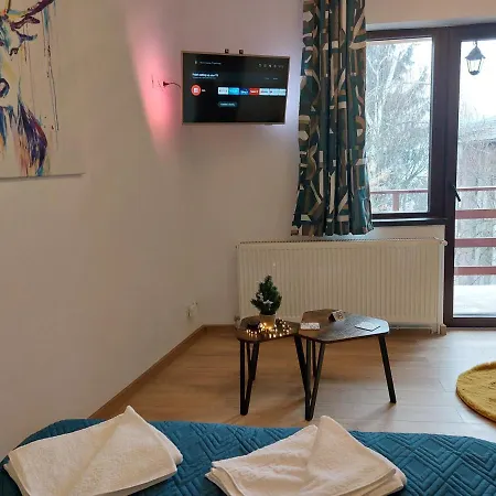 Snug - Private Parking Near Downtown Apartment