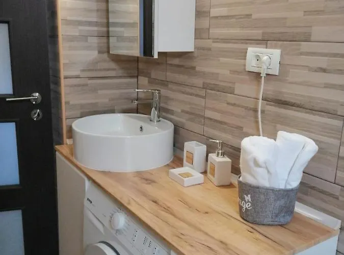 Snug - Private Parking Near Downtown