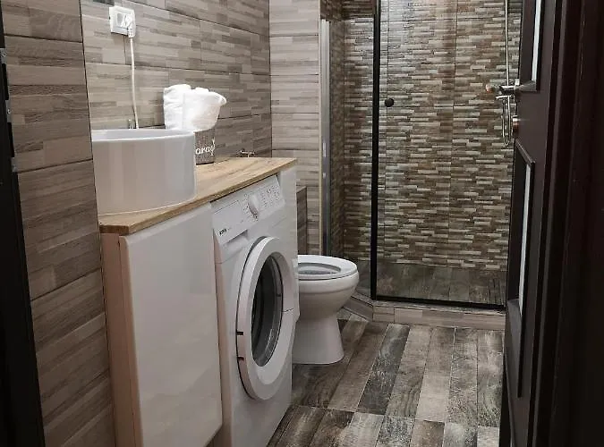 Snug - Private Parking Near Downtown Apartment *