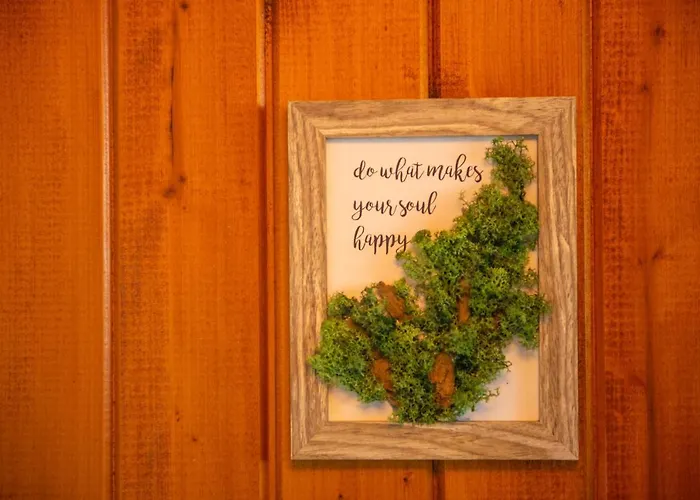 Snug - Private Parking Near Downtown Apartment