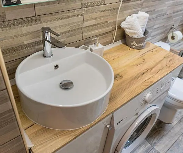 Apartment Snug - Private Parking Near Downtown Brasov