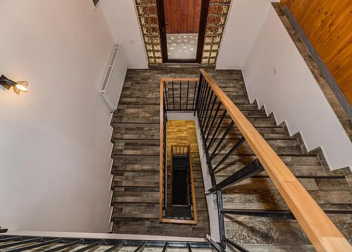 Snug - Private Parking Near Downtown Apartment Brasov