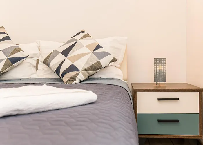 Snug - Private Parking Near Downtown Brasov