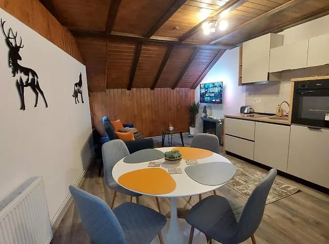 Snug - Private Parking Near Downtown Apartment