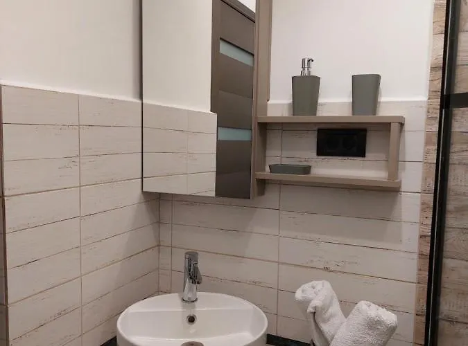 Apartment Snug - Private Parking Near Downtown *