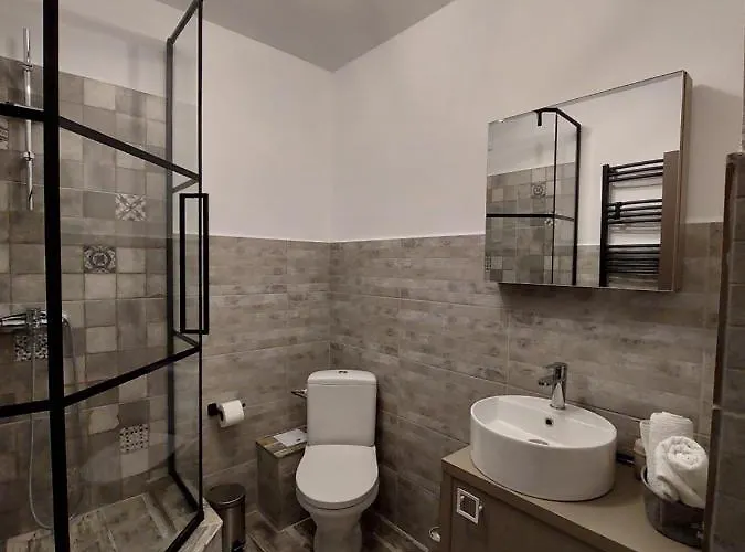 Snug - Private Parking Near Downtown