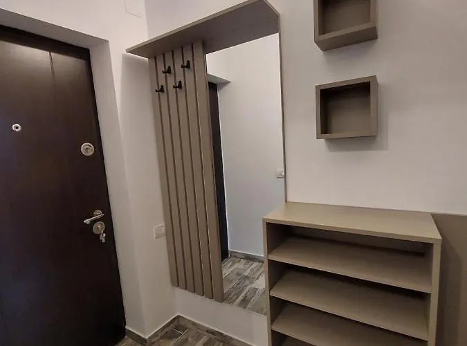 Snug - Private Parking Near Downtown Apartment Brasov