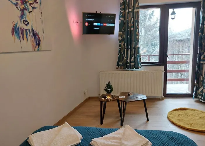 Snug - Private Parking Near Downtown Apartment