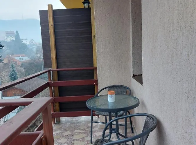 Apartment Snug - Private Parking Near Downtown Brasov